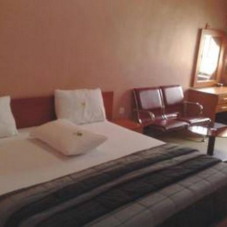 Room In Lodge - Londa Hotel And Suites Порт Харкорт Екстериор снимка