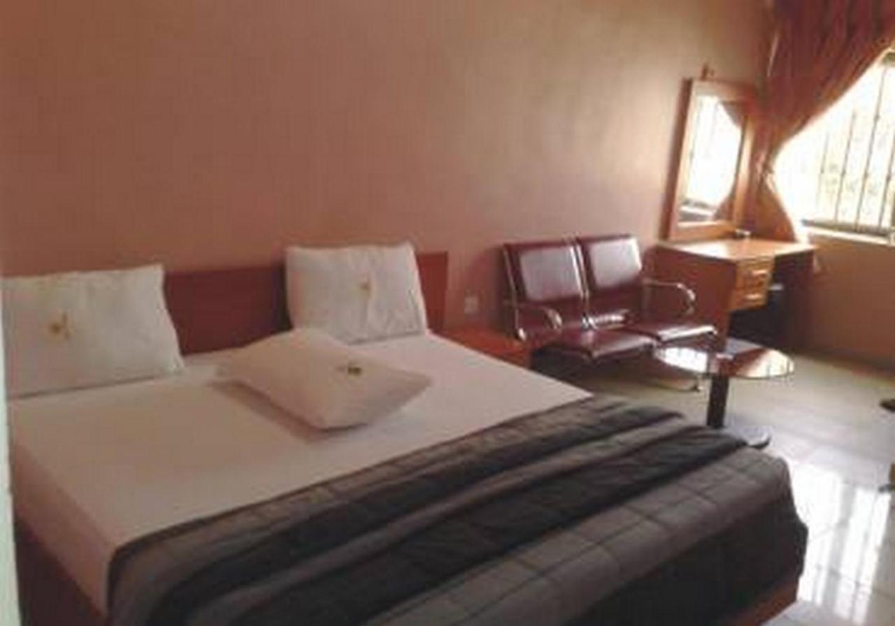 Room In Lodge - Londa Hotel And Suites Порт Харкорт Екстериор снимка