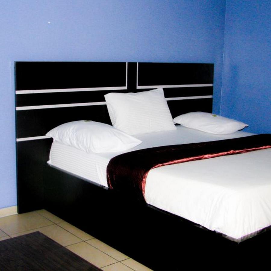 Room In Lodge - Londa Hotel And Suites Порт Харкорт Екстериор снимка