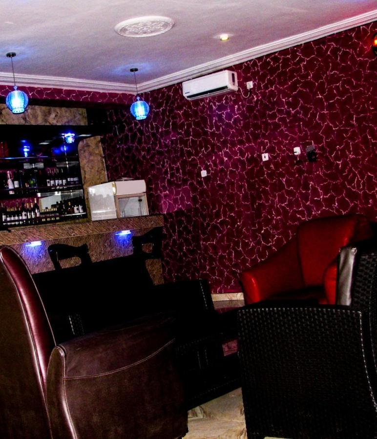 Room In Lodge - Londa Hotel And Suites Порт Харкорт Екстериор снимка